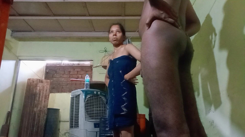 NikiRathod: Sex zezadu s Divyou v sousedově domě