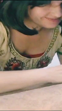 Tante seksi yang berpengalaman berbagi cinta