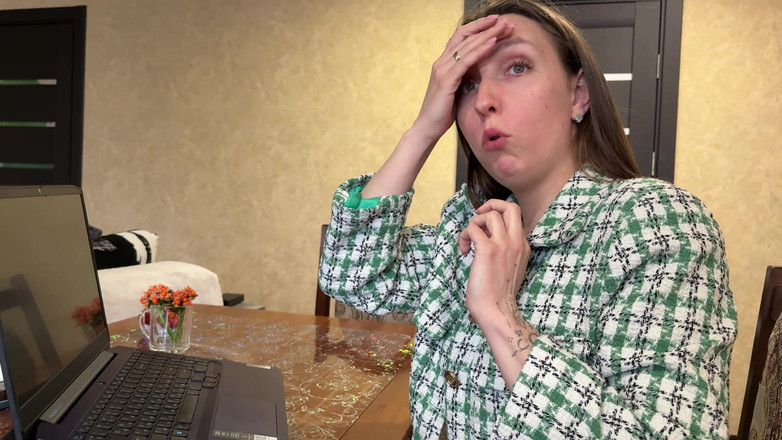 Hottie goddess: Niechlujna kichająca sekretarka w pracy