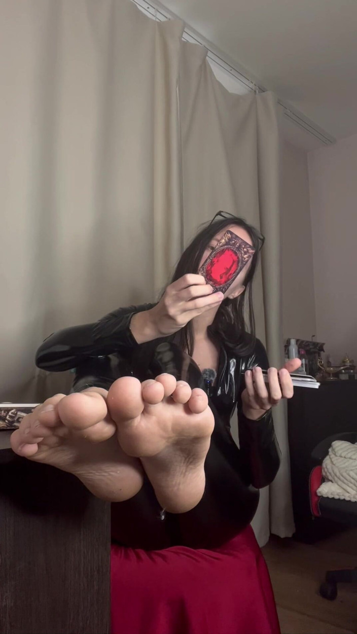 Skinny_lady69: Tarot Card JOI Feet Edging Game (only Empress Card Lets You...