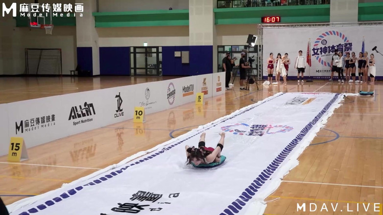 ModelMedia Asia: Festival Sukan Dewi Mtvsq2-ep8/Tempoh 8/ Geseran sifar! Pengeritingan manusia yang tergelincir!
