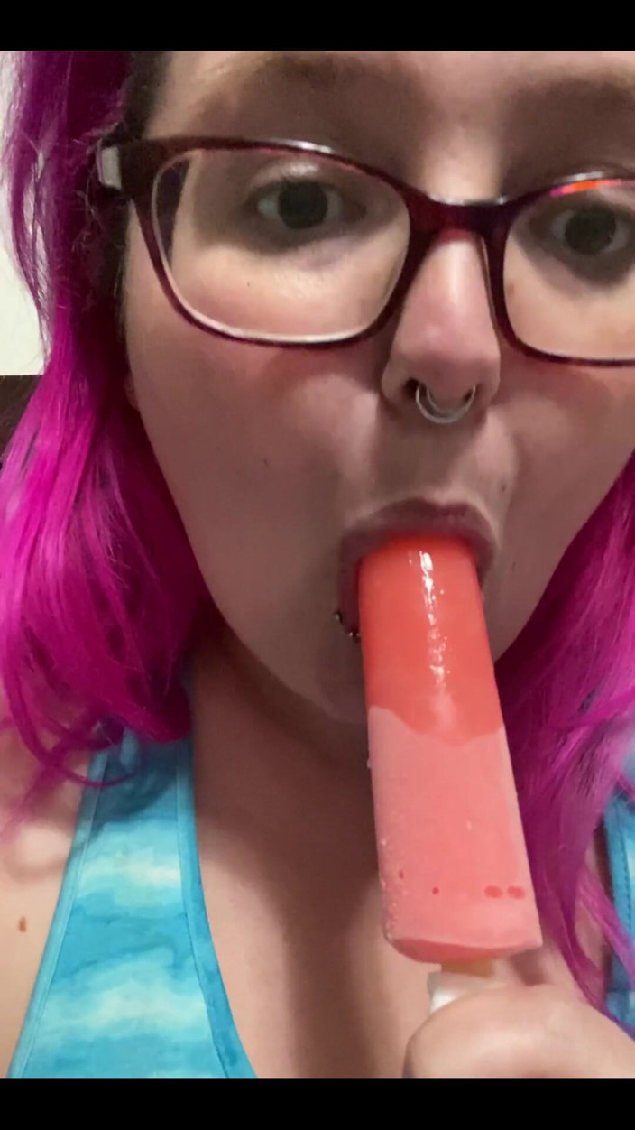 Sara Star: Liếm nó giống như một cây popsicle