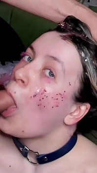 Deepthroat Estremo Di 18 Anni... Lei Succhia Il Mio Grosso Cazzo Fino a Quando Non Sborra Facciale