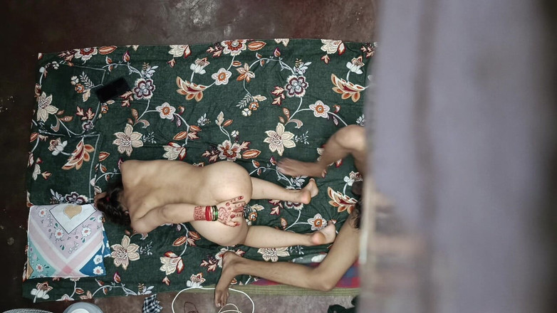 Kaambali: Moglie indiana tradisce ditalino e si masturba sesso duro