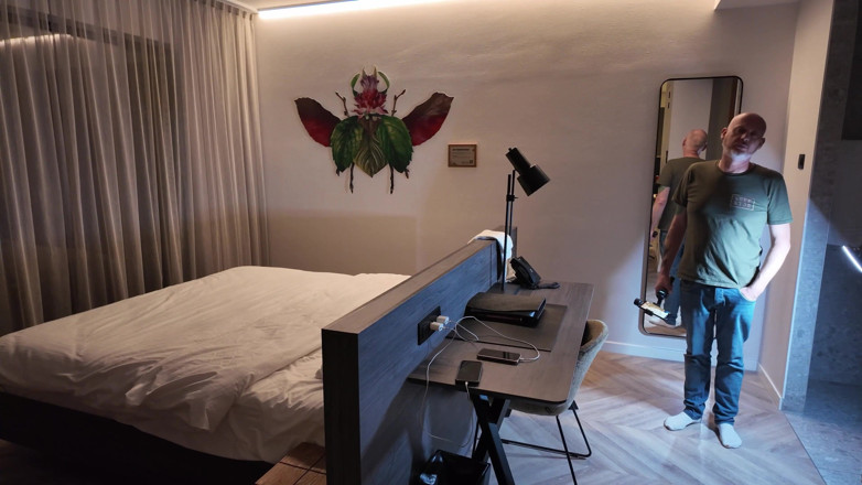 Sensual-X: Hinter den kulissen - Dave fickt mia im hotelzimmer