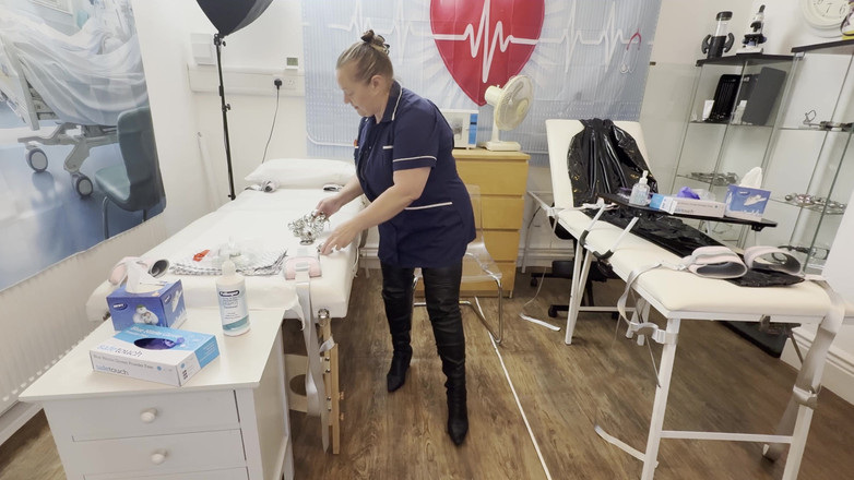 Aaexperiencesltd: Il maialino di satana visita la clinica del dolore per...