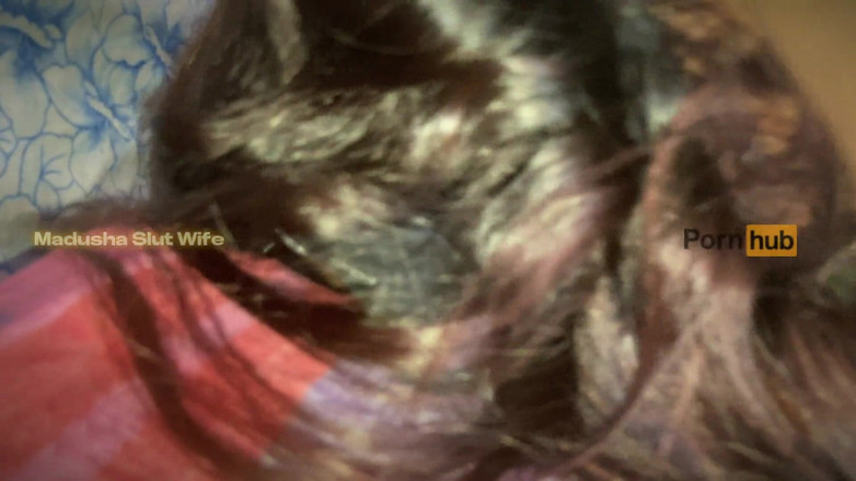 Tiyana: Istri buatan rumah menunggangi kontol suami