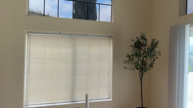 PornDudeCasting: Gigi Dior Shows Porn Dude More Than Just a House