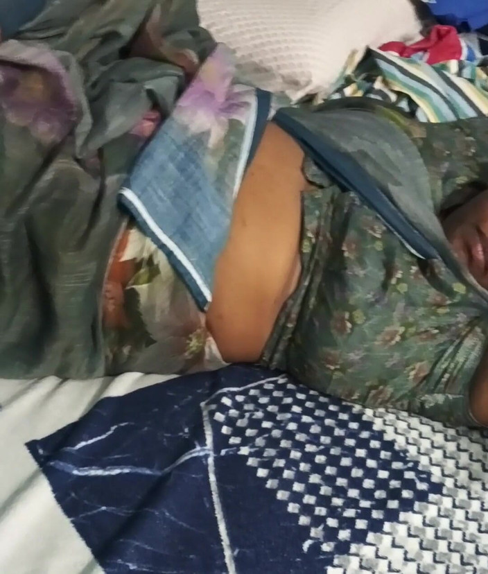 Pig pussy: Nattukattai Tamil zia sul letto