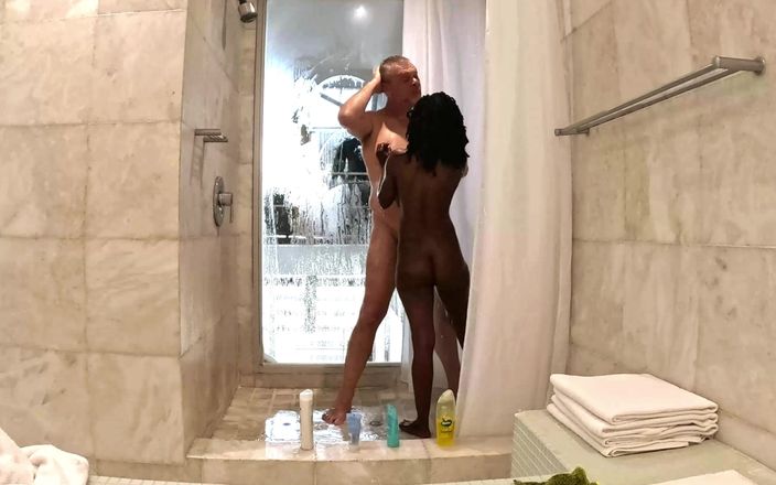 Black Swan: Seksi minyon zenci orta yaşlı seksi kadın penthouse'ta şeker babasıyla duş...