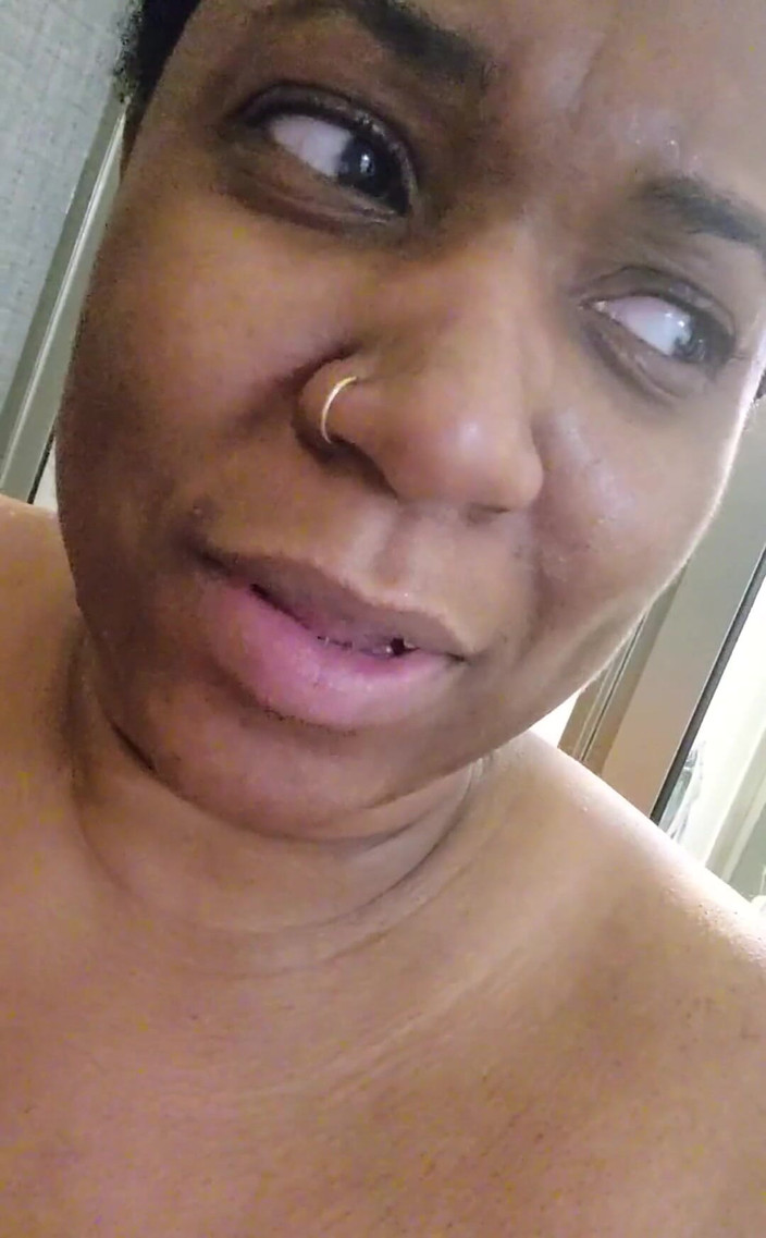 Josie4yourpleasure: 鲨鱼周昨晚开始。所以耗尽了。淋浴谈话