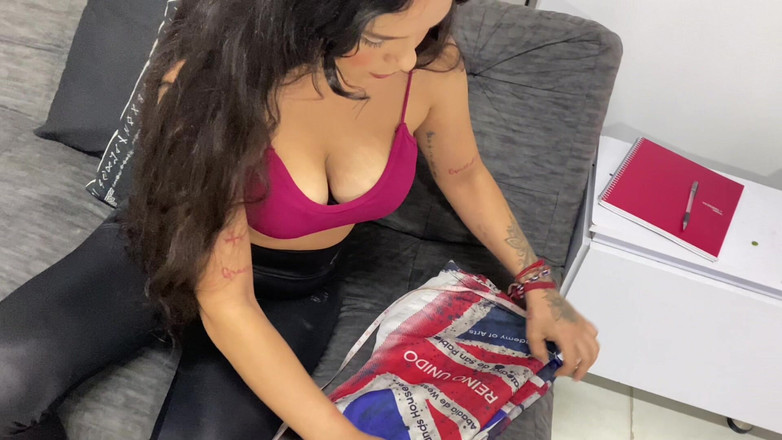 Chia 369: A COSTUREIRA NÃO RESISTE À TENTAÇÃO! - Pornô em espanhol