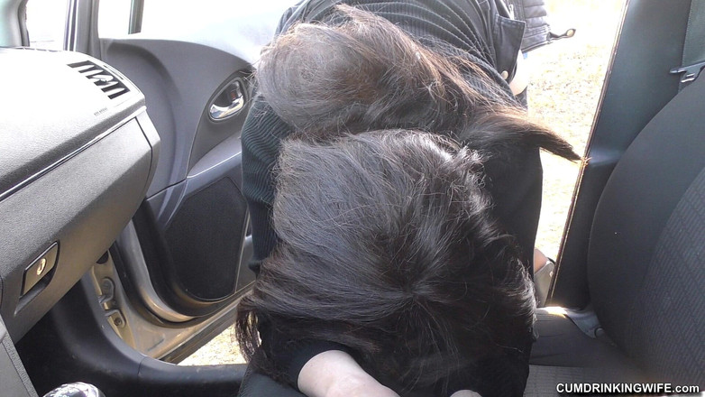 Cumdrinking Wife: Незнайомці трахають і запліднюють мене в моїй машині