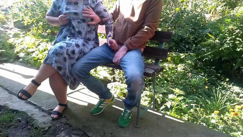 OurFetishLife: Tchýně, prosím, udělej mě venku v parku