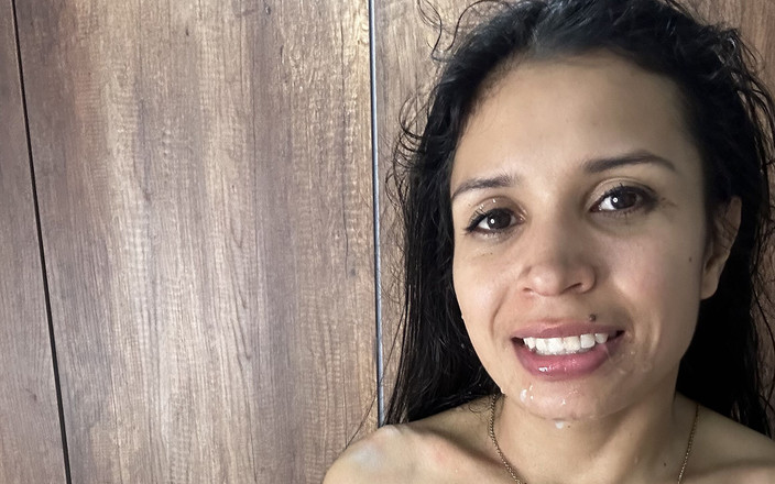 Sofia and Andres: Jag älskar att rida på min anala dildo