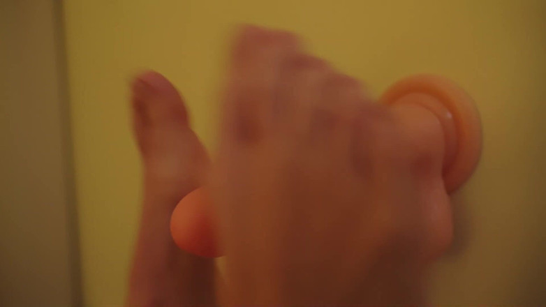 LopaLopa: 벽에 자지가 자라서 자위하기 시작