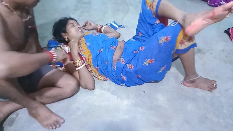 Sumitra-bhabi: Video nedovoleného vztahu tchána a snachy je virální