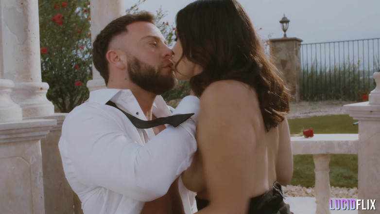 Lucid Flix: Lucidflix květinová čarodějnice s Violet Starr