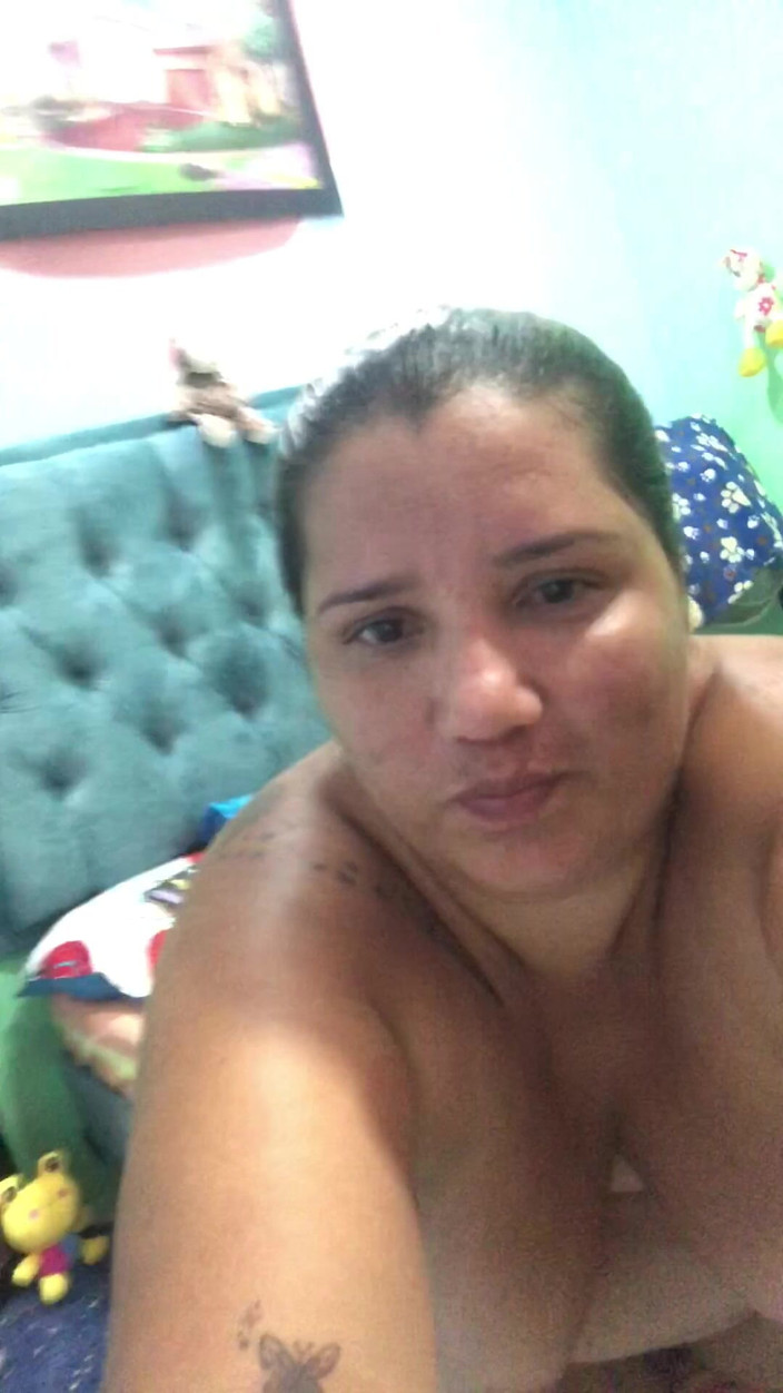 Lexly_16: Latina yang sangat jalang dari Medellin melancap dan menghantar video...