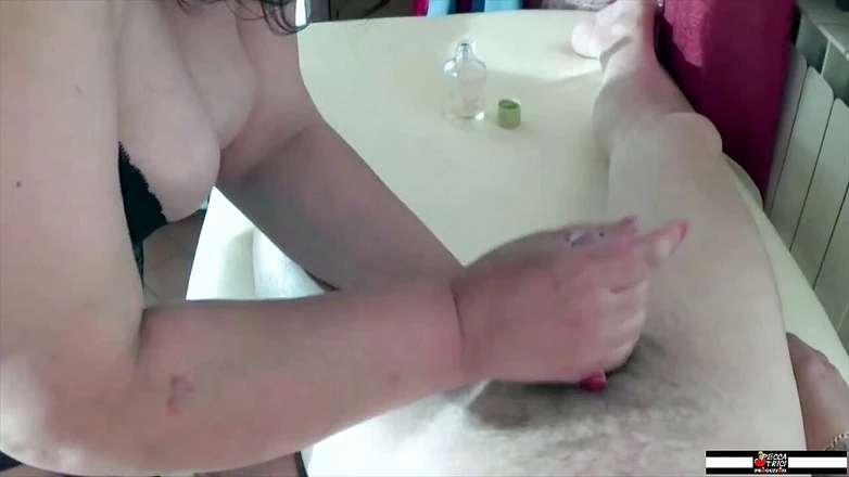 Peccatrici Produzioni: Sensual hand job with cumshot