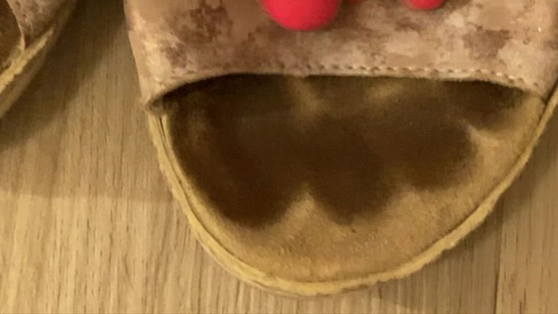 Mr MF: Doamnă matură cu picioare în Lbd și pantofi foarte împuțiți