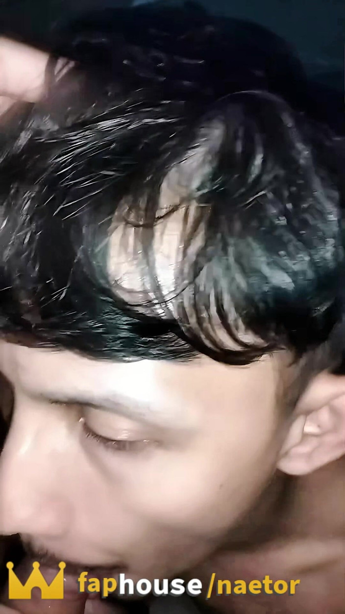 Naetor: レディボーイにオーラルセックスをする。