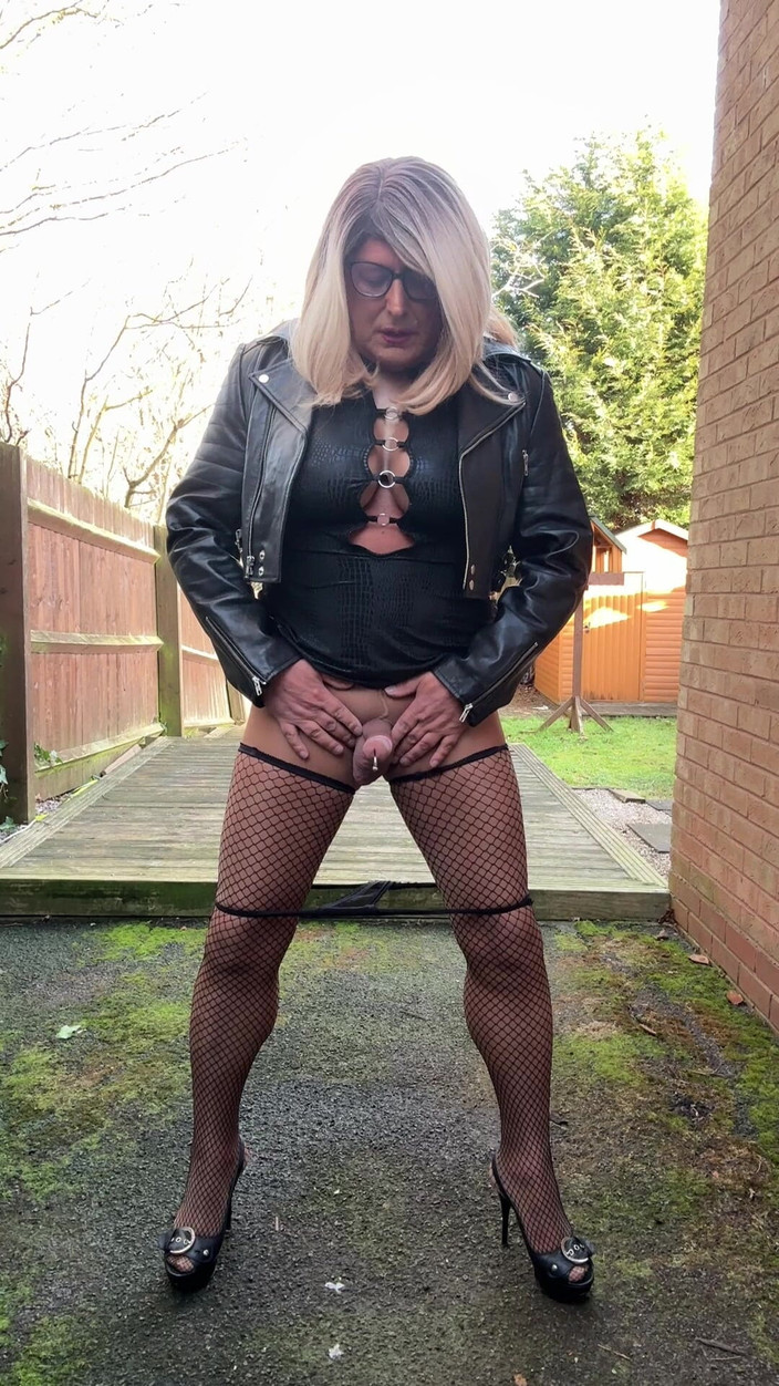 Kellycd2022: Membasahi seluar dalam saya di Tan Pantyhose dan Stoking Jala