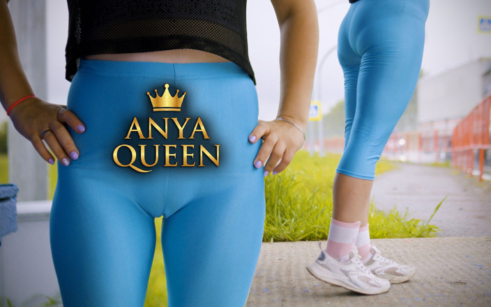 Anya Queen: 156 bingkap biru ketat dewi Anya: Pertunjukan pantat seluar yoga...