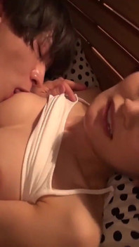Adik tiri jalang saya tidak dapat menahannya dari berkongkek (4 jam)