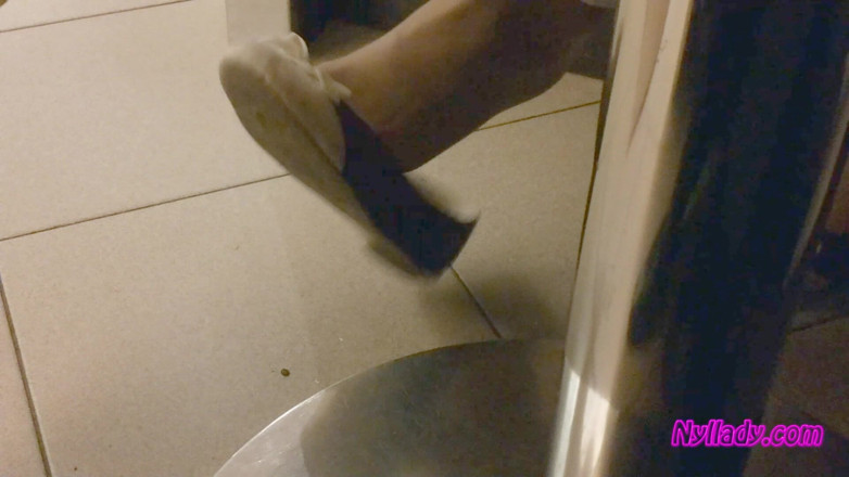 Nyllady: Nyllady Dangling in a Pizzeria