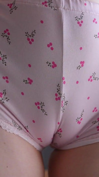 Memek cameltoe ibu tiri.