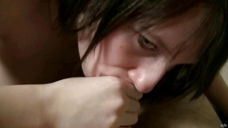 Hard raw sex: Pipe baveuse par une bombasse