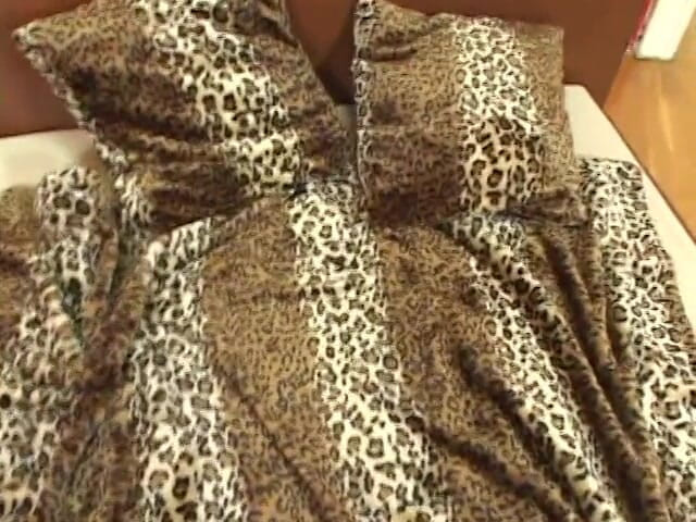 Xtime Network: MILF seksi mahu mencuba kongkek dubur