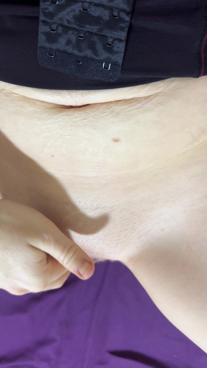 SweetLucy96: Am împins degetele până la orgasm