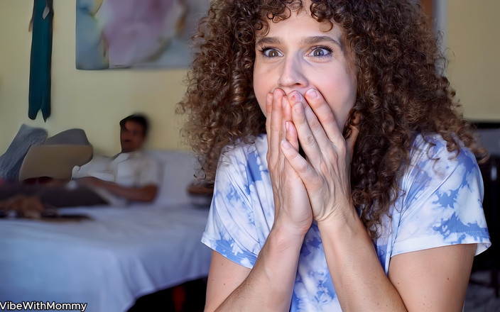 VibeWithMommy: Telepathic curang dengan ibu kawan