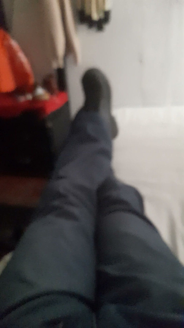 Carass: Celana dan sepatu bot