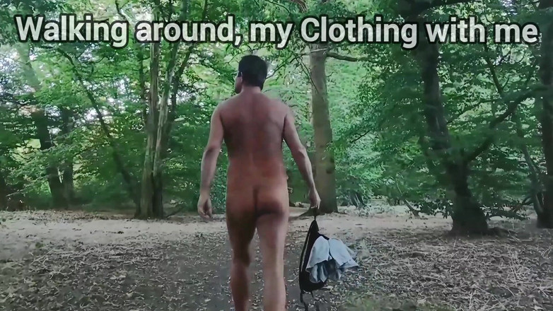 MaleModel: 내 옷을 나무에 두고 숲속에서 알몸으로 걸었다