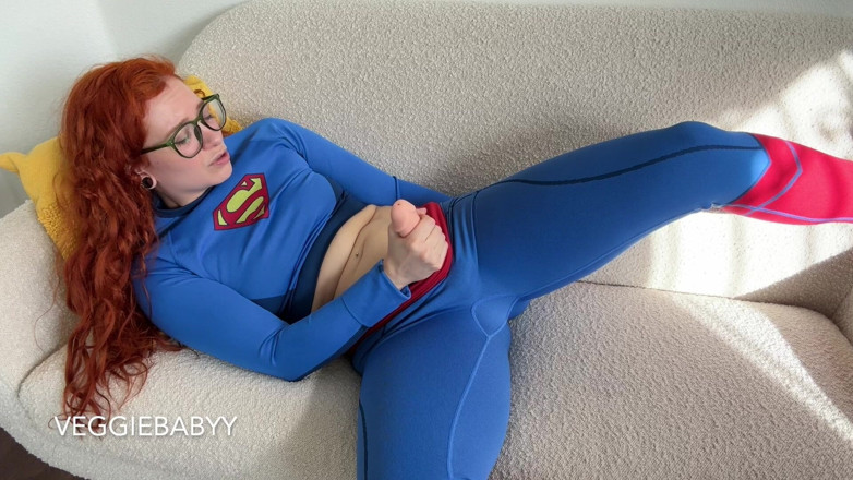 Veggiebabyy: Kryptonite, Sph och CBT gör liten kuk Futa Supergirl cum...