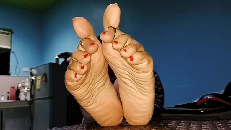 Queen Aurora: 性感的皱纹亚洲脚底