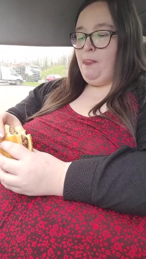 SSBBWLadyBrads: I love stuffing this belly with BK