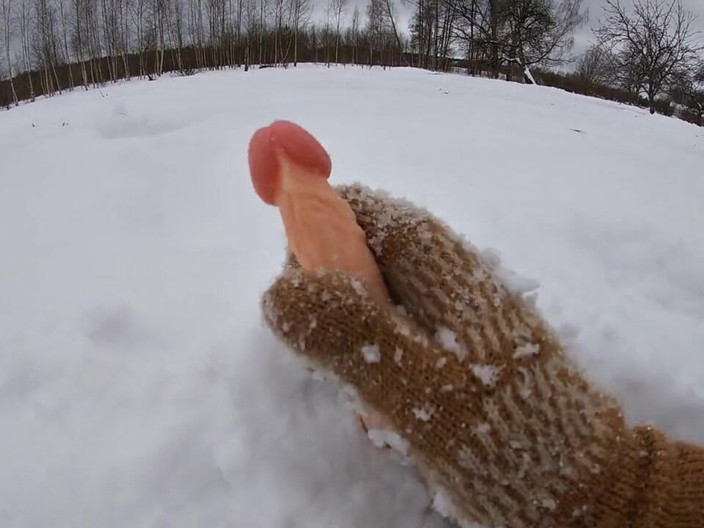 Hera Harding: Kalter handjob in den Alpen