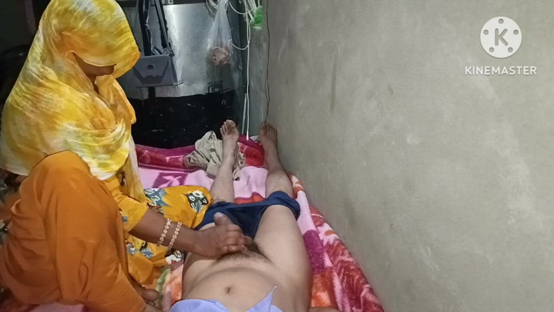 Savita5343: O sogro molhou a buceta da nora