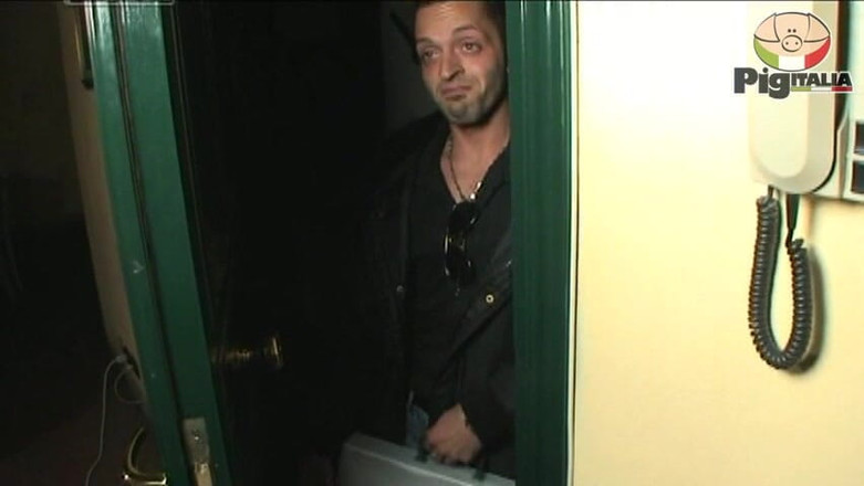 Pig Italia Official: I'm Chiara Tezzi I'm bisexual and I cheated on you...