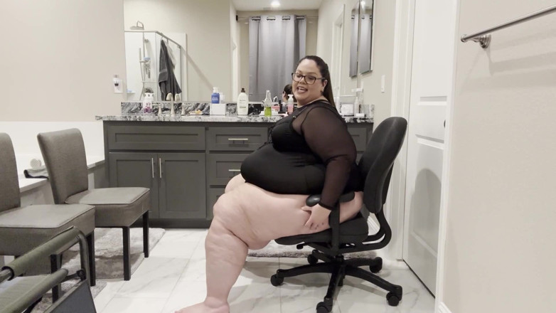 Plump Paradise: İç çamaşırlı luxe: tombul cenneti sıkı sandalye azdırma (wmv)