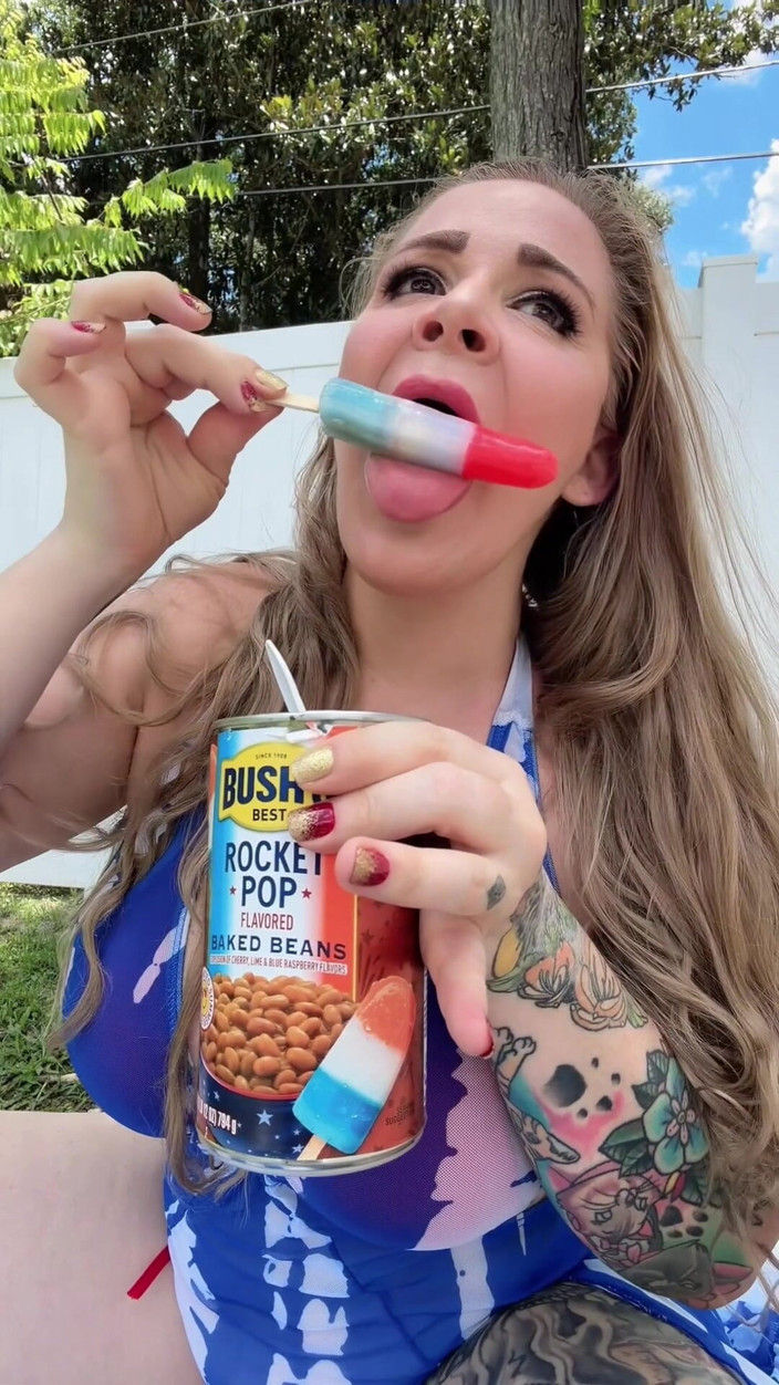 Miss Whitney Morgan: Red, White, &amp; Full of Foodie Regret