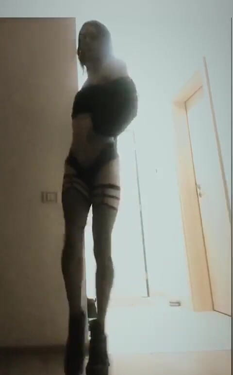 TS Kylie Star: BeginiLah Saya Berjalan Ke Arah Zakar Awak