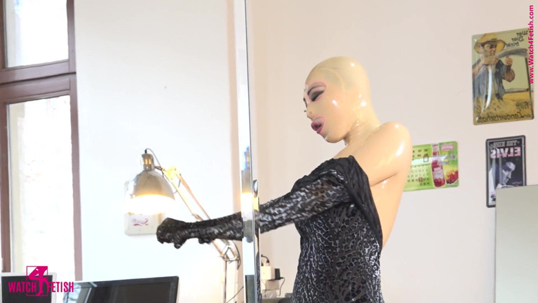 Fem Latex: Sportövningar i latex och zentai