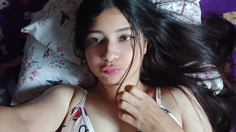 Yuli and tony: 18letá latina dívka ukazuje své kozy