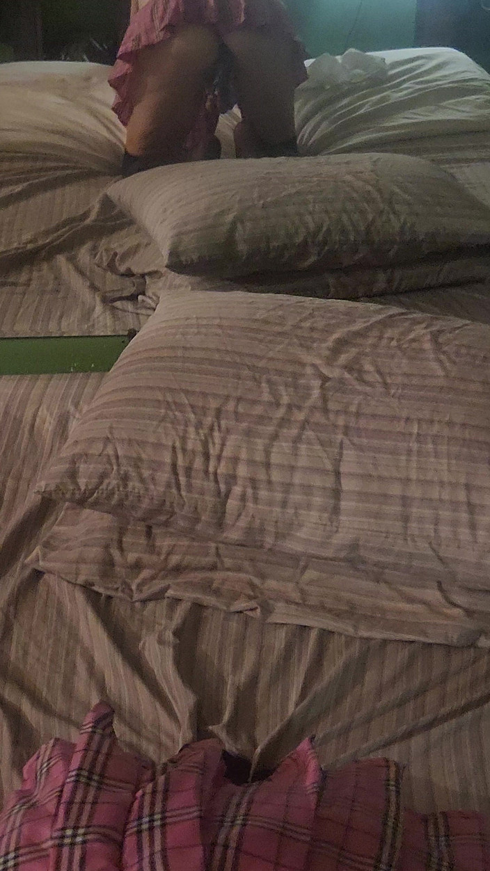 Goode Girl: グッドガールがディルドに乗って夫のチンコと睾丸をしゃぶる