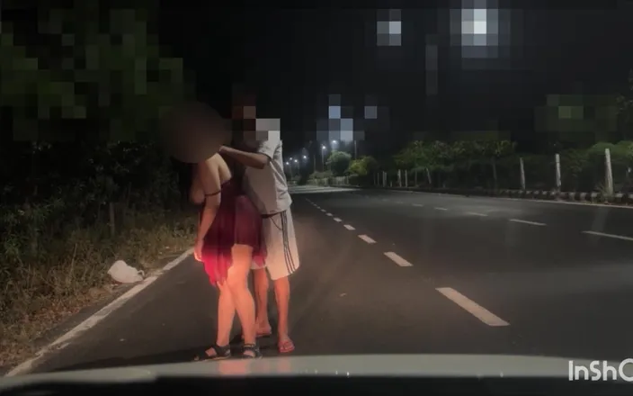 Indian Couplexx: Hot Bhabhi Fucking Stranger on Road
